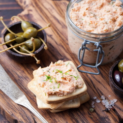 White fish pate on crackers and in a jar.